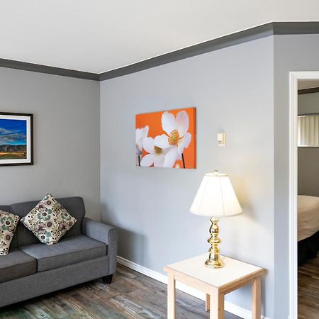 Tiki Shores Inn & Suites Penticton Luaran gambar