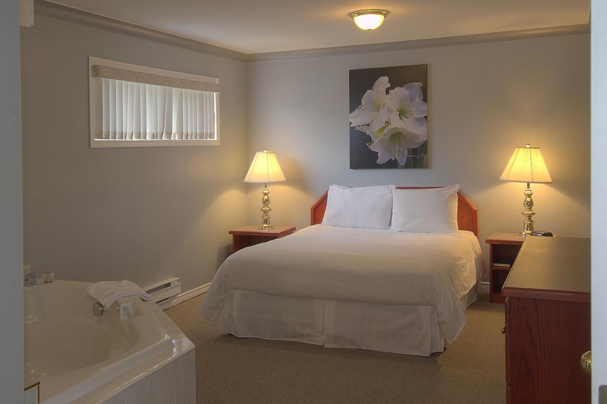 Tiki Shores Inn & Suites Penticton Bilik gambar
