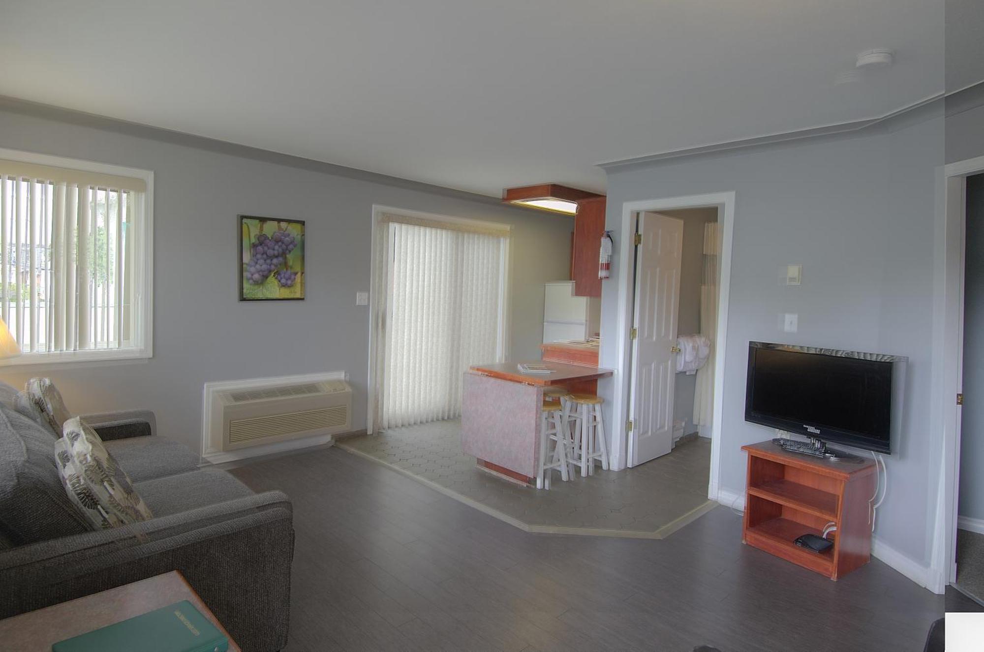Tiki Shores Inn & Suites Penticton Bilik gambar