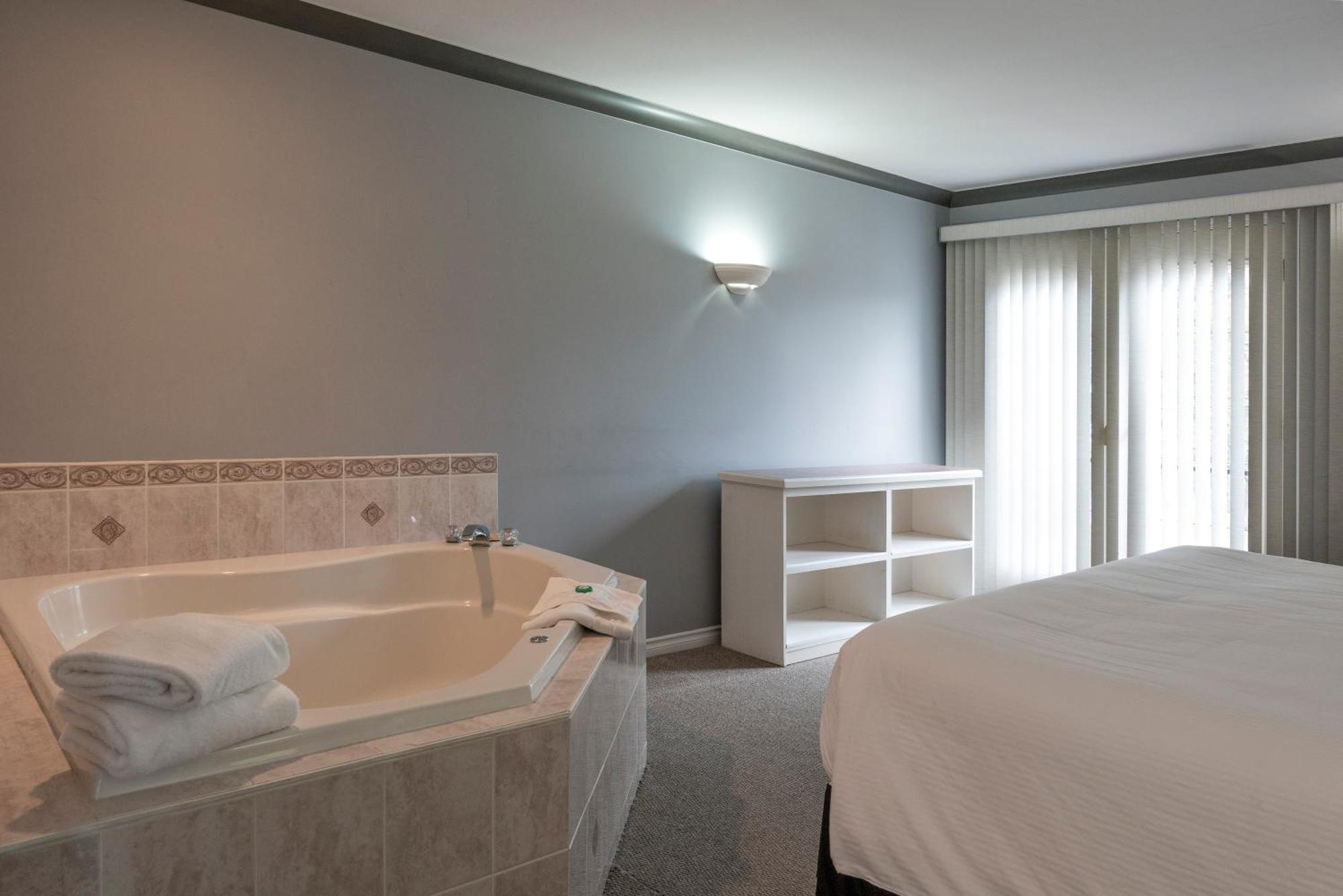 Tiki Shores Inn & Suites Penticton Luaran gambar