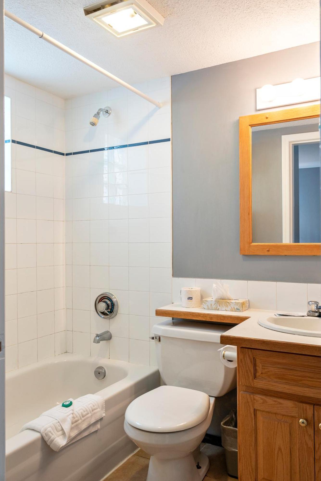 Tiki Shores Inn & Suites Penticton Luaran gambar