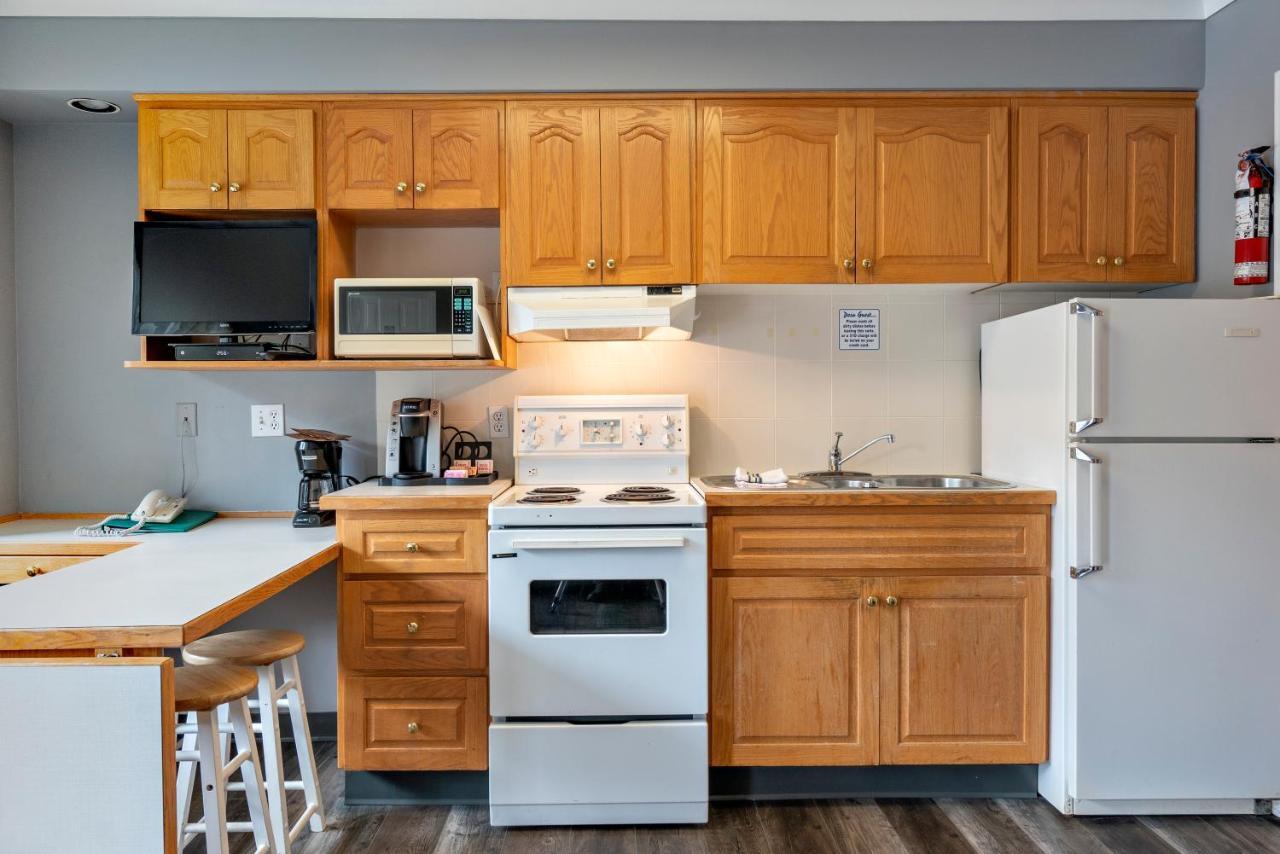 Tiki Shores Inn & Suites Penticton Luaran gambar