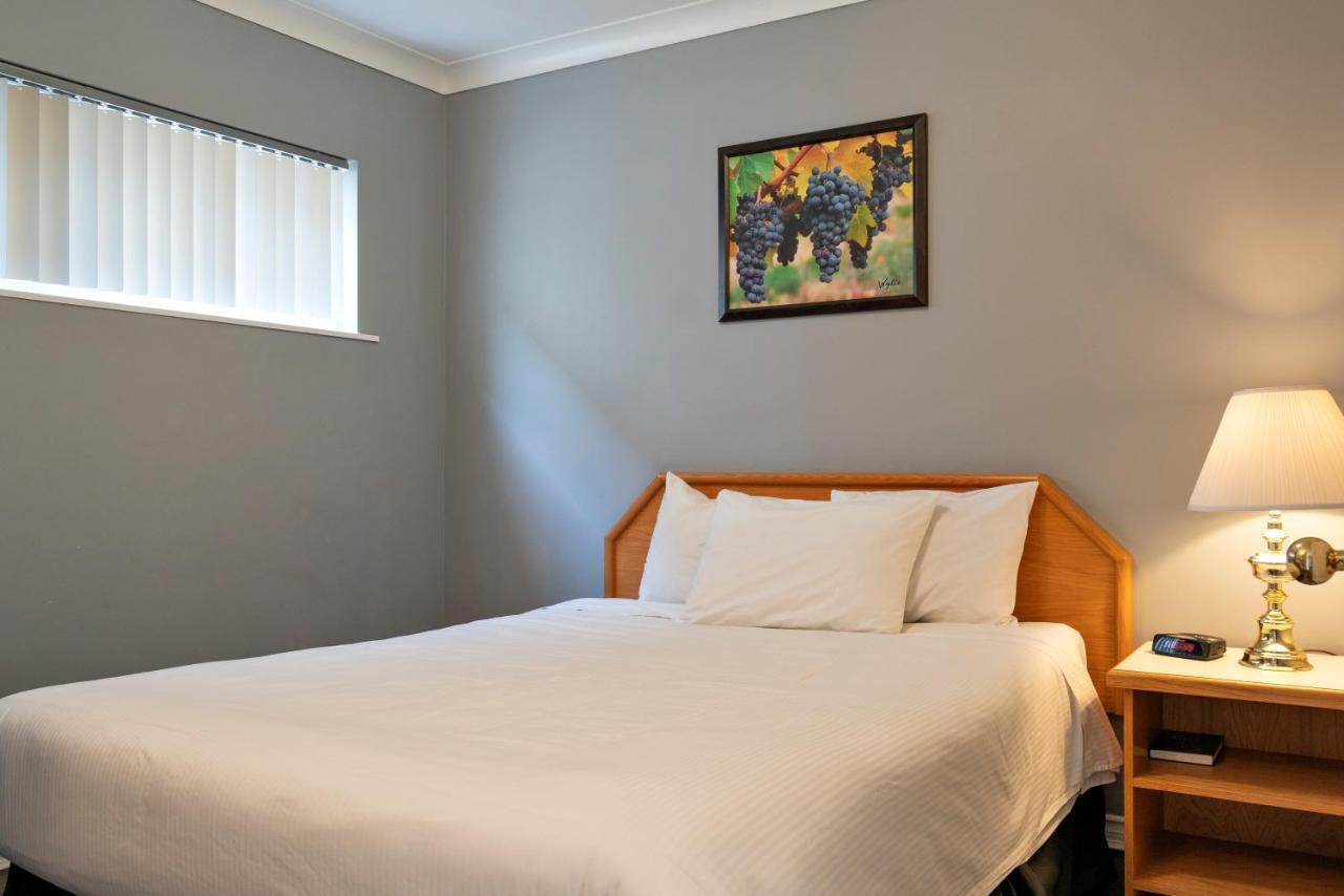 Tiki Shores Inn & Suites Penticton Luaran gambar