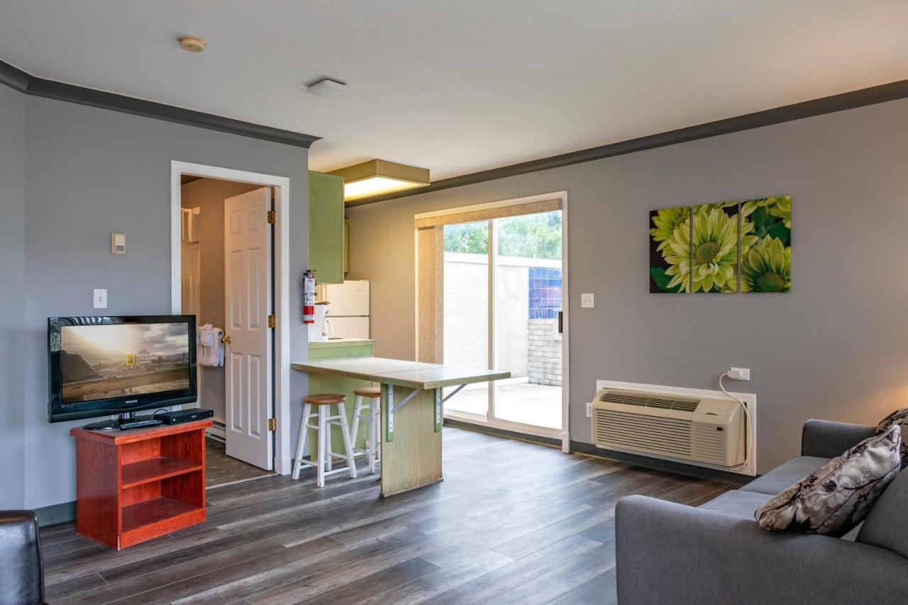 Tiki Shores Inn & Suites Penticton Luaran gambar
